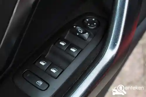 Peugeot 2008 1.2 PureTech 110 2017