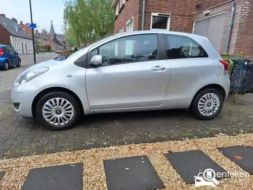 Toyota Yaris 1.0 2011