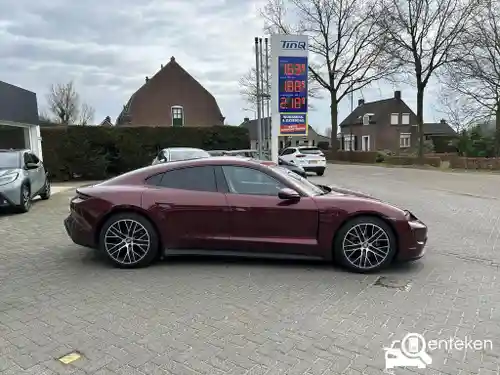 Porsche Taycan 2022