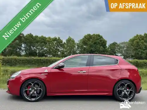 Alfa Romeo Giulietta Quadrifoglio 2012