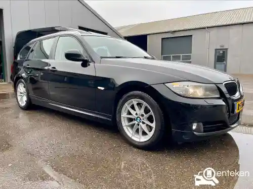 BMW 318i Touring 2011
