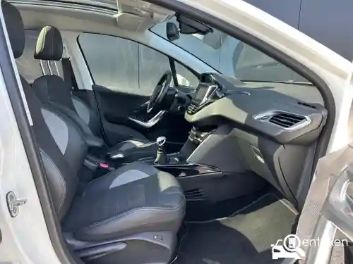 Peugeot 2008 1.2 PureTech 130 2018
