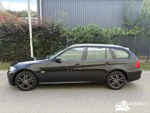 BMW 318i Touring 2011