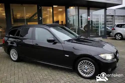 BMW 318i Touring 2010