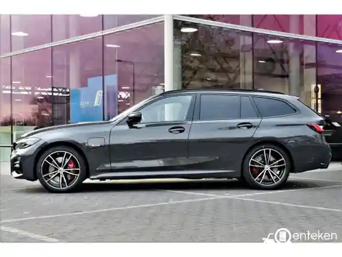 BMW 330e Touring 2022