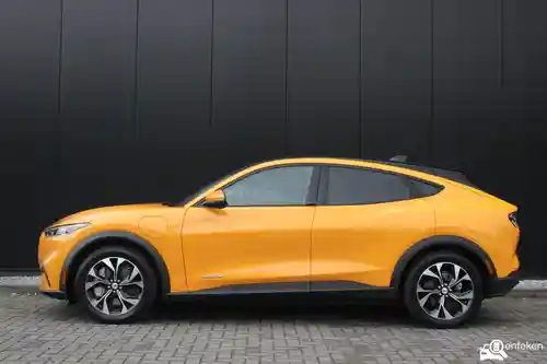 Ford Mustang Mach-E Standard Range 2023