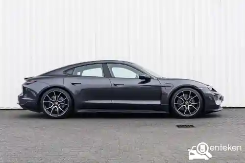 Porsche Taycan 2023