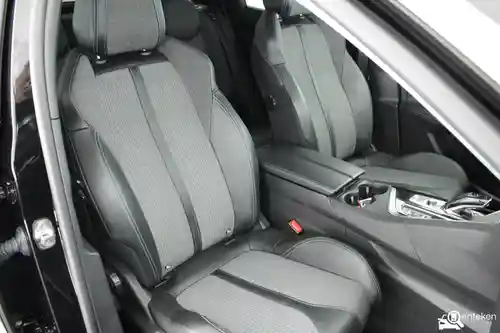 Peugeot 3008 1.2 PureTech 130 2021