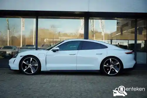 Porsche Taycan 2021