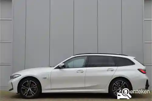 BMW 330e Touring 2022