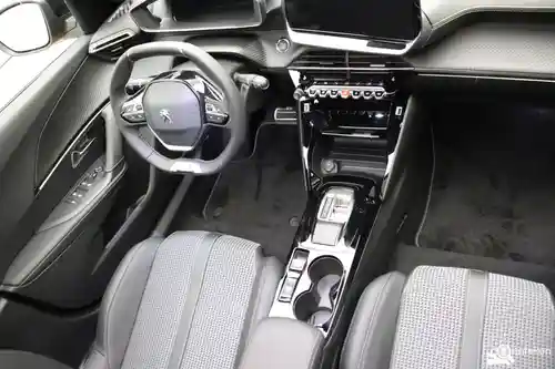 Peugeot e-2008 2022