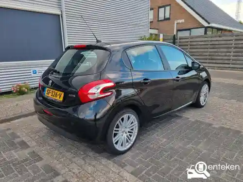 Peugeot 208 1.2 PureTech 82 2012