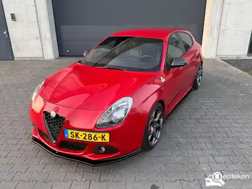 Alfa Romeo Giulietta Quadrifoglio 2013