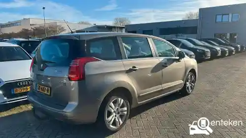 Peugeot 5008 HDi e-HDi 110 2013