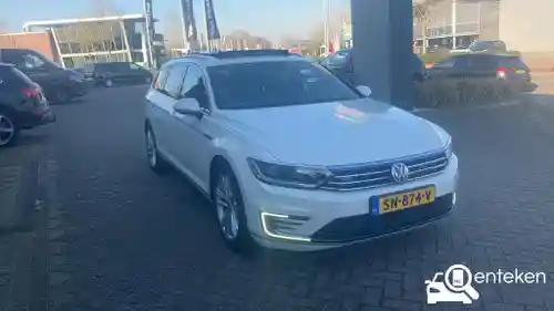 VW Passat Variant GTE 2016