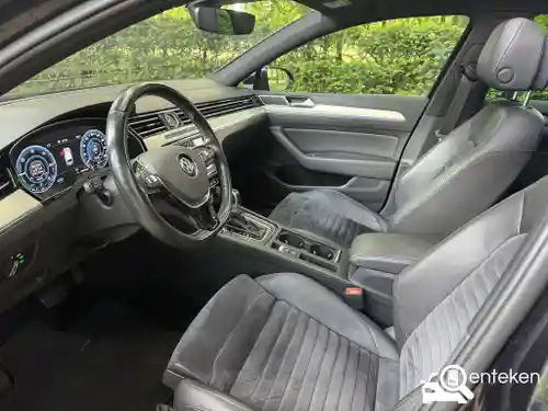VW Passat Variant GTE 2016