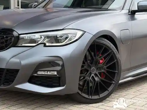 BMW 330e Touring 2020