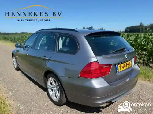 BMW 318i Touring 2011