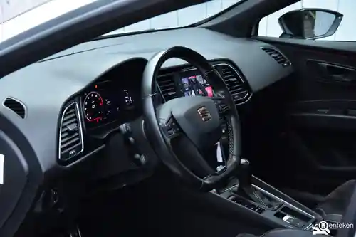 SEAT Leon ST Cupra 300 2019