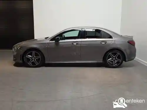 Mercedes-Benz A 180  2021