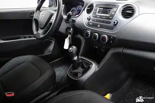 Hyundai i10 1.0 blue 2018