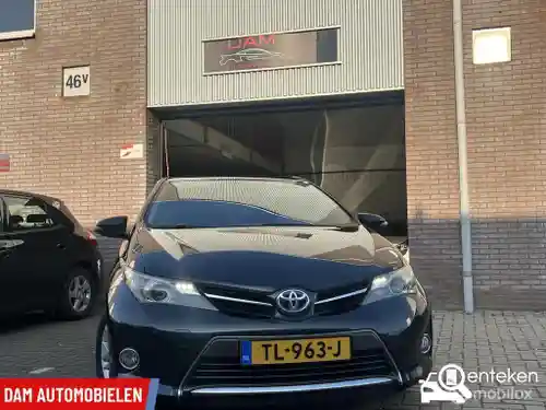 Toyota Auris 1.8 Hybrid 2013