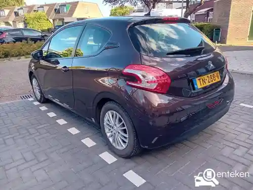 Peugeot 208 1.2 PureTech 82 2013