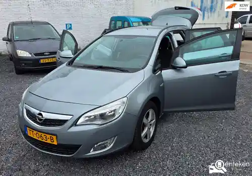 Opel Astra Sports Tourer 1.4 Turbo 2011