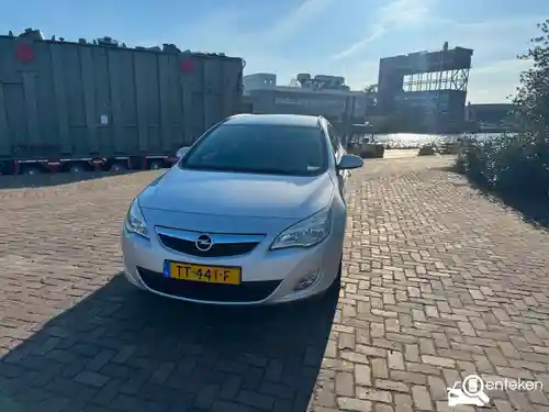 Opel Astra Sports Tourer 1.4 Turbo 2011