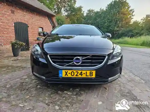 Volvo V40 T2 2015