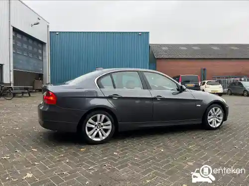 BMW 330i 2006