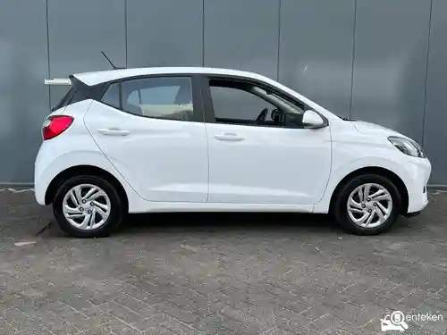Hyundai i10 1.0 2024