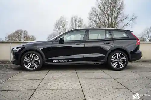 Volvo V60 Cross Country B5 2023