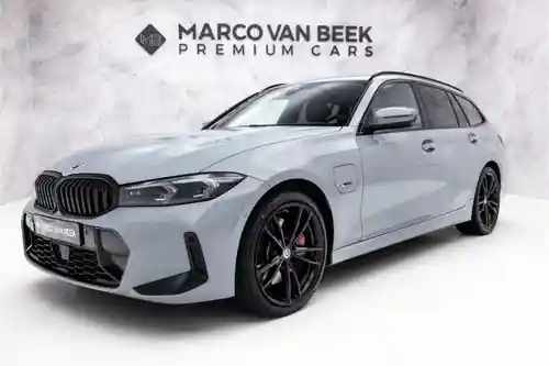 BMW 330e Touring 2023