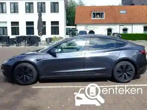 Tesla Model 3 2024