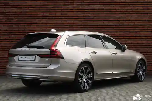 Volvo V90 T8 2024