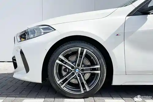 BMW 118i 2023