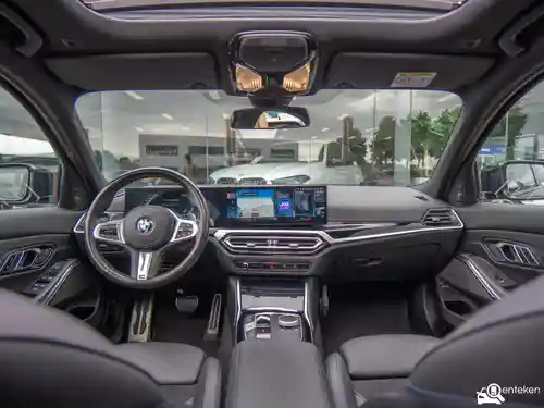 BMW 330i 2023