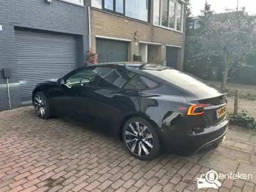 Tesla Model 3 2024