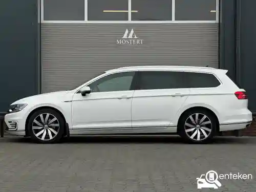 VW Passat Variant GTE 2017