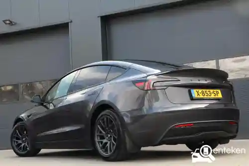 Tesla Model 3 2024