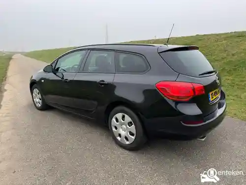 Opel Astra Sports Tourer 1.4 Turbo 2011