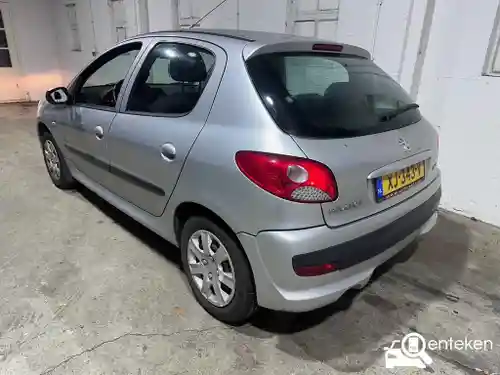 Peugeot 206 75 2011