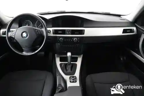 BMW 318i Touring 2011