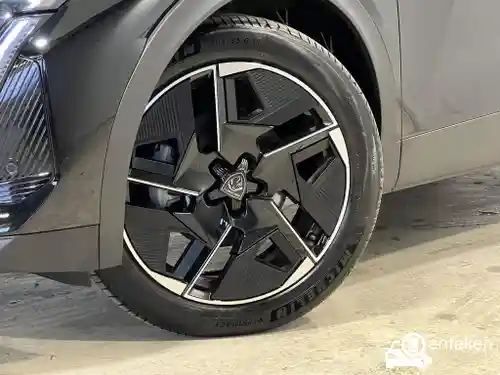 Peugeot 408 1.2 PureTech 130 2024