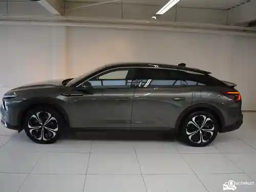 Citroen C5 X Hybrid 225  2024