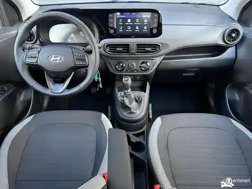 Hyundai i10 1.0 2024