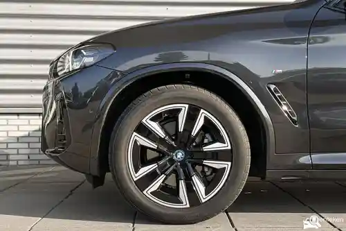 BMW iX3 2024
