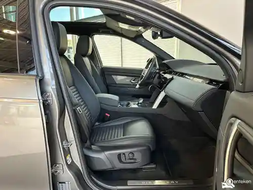 Land Rover Discovery Sport P300e 2024