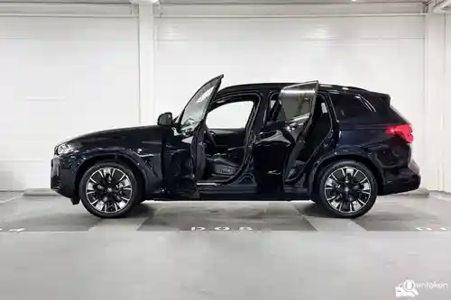 BMW iX3 2024
